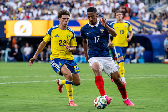 Besfort Zeneli of Sweden and William Saliba of France