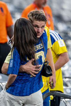 Viktor Gyökeres of Sweden with his girlfriend Ines Aguiar