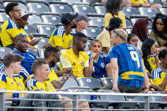 Alexander Isak of Sweden with his family