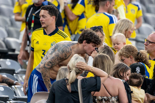 Victor Nilsson Lindelöf of Sweden with his wife Maja