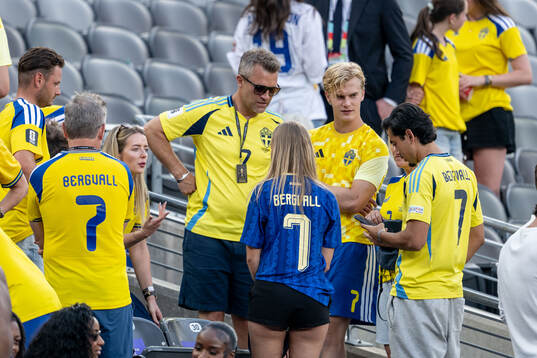 Lucas Bergvall of Sweden with his family