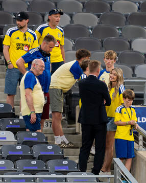 Head coach Graham Potter of Sweden with his wife Rachel
