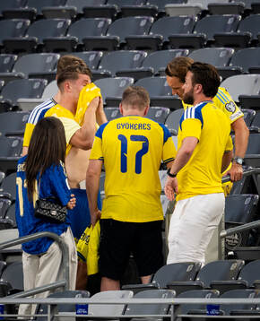 Viktor Gyökeres of Sweden with his father, girlfriend Ines
