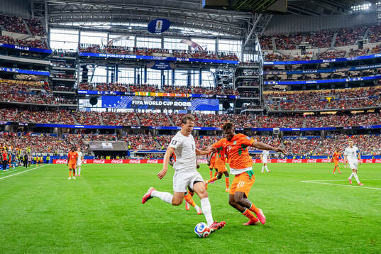 Sander Berge of Norway and Emmanuel Agbadou of Côte