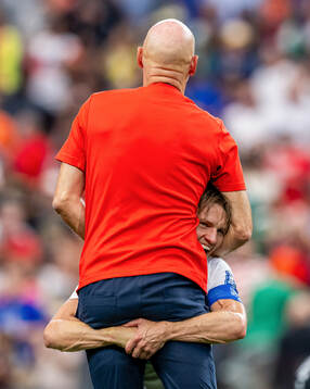 Head coach Ståle Solbakken and Martin Ødegaard of Norway