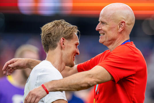 Martin Ødegaard and Ståle Solbakken, head coach of