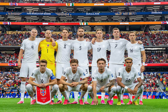 The starting eleven of Norway pose for a team photo