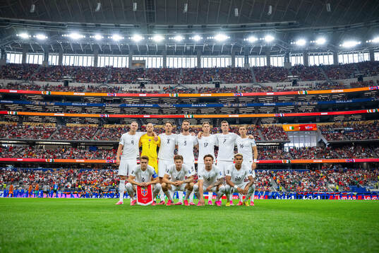 The starting eleven of Norway pose for a team photo