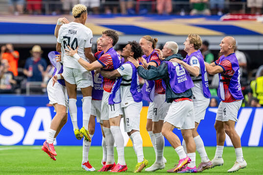 Antonio Nusa of Norway celebrates with Jørgen Strand