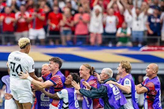Antonio Nusa of Norway celebrates with Jørgen Strand