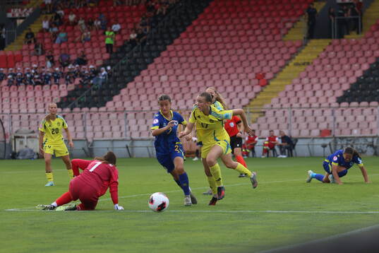 Marija Maslac of Bosnia and Herzegovina and Fabienne