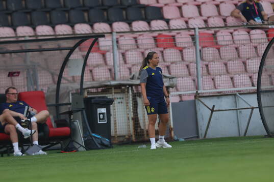 Coach Briana Campos of Sweden