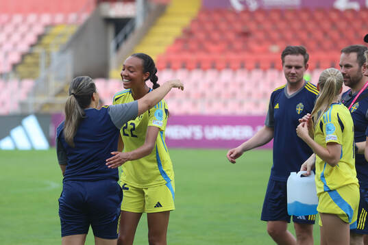 Olivia Okara of Sweden celebrate