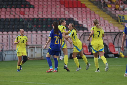 Players of Sweden celebrate the 0-5 goal