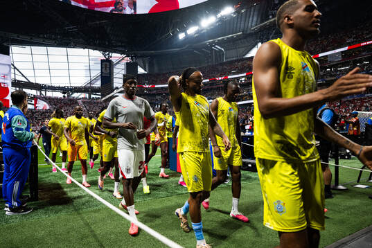 Noni Madueke of England and players of Congo DR