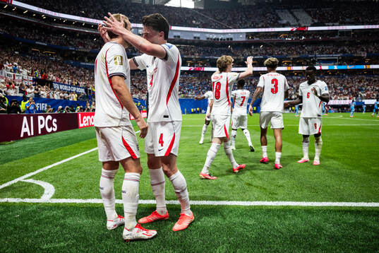Harry Kane and Declan Rice of England celebrate