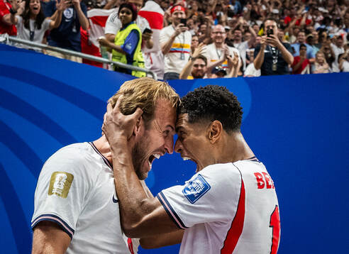 Harry Kane and Jude Bellingham celebrate the 1-1 goal