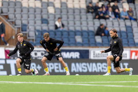 Mjällbys spelare värmer upp