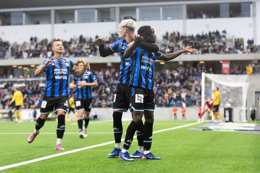 Sirius Robbie Ure och Odera Samuel Onuchukwu Adindu jublar
