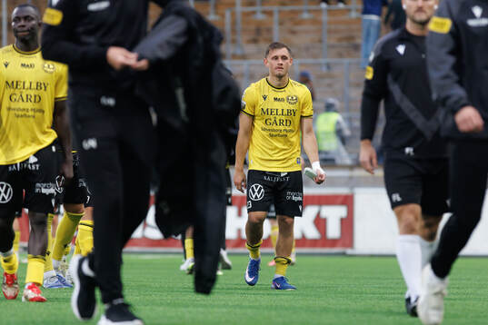 Mjällbys Aki Samuelsen deppar