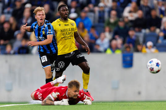 Sirius Charlie Nildén och Mjällbys Tony Miettinen