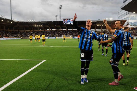 Sirius Robbie Ure och Henrik Rönnlöf Castegren jublar