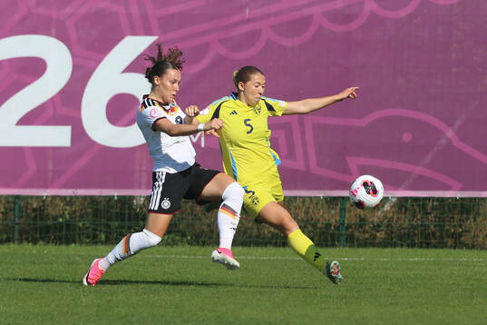 Felicia Strässer of Germany and Paula Broddner Klingspor