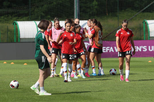 Players of Germany warm up