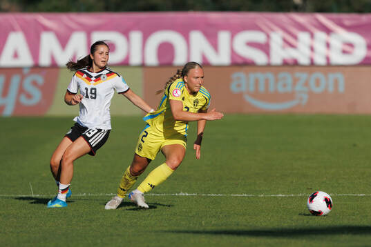 Laila Portella of Germany and Thindra Mattsson of Sweden