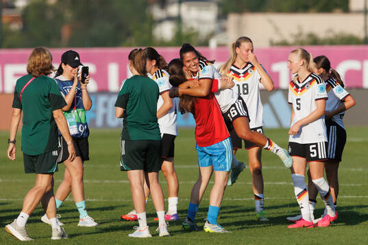Paula Rintzner of Germany celebrates