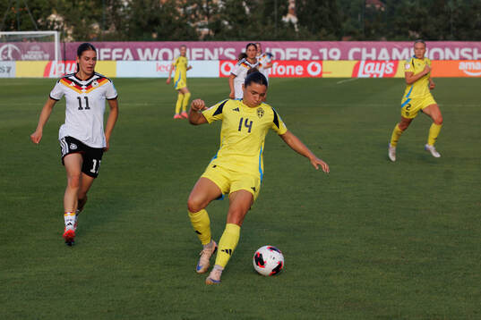 Leni Eggert of Germany and Thea Staffansson of Sweden
