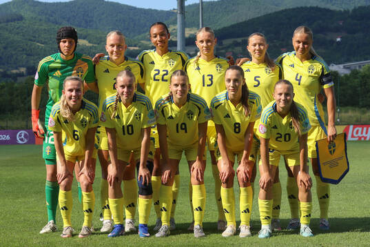 Goalkeeper Saga Andersson, Thindra Mattsson, Olivia Okara,
