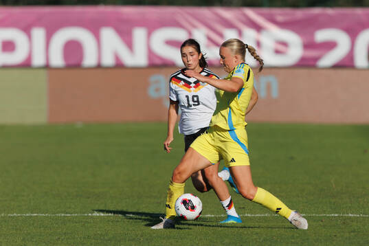 Laila Portella of Germany and Thindra Mattsson of Sweden