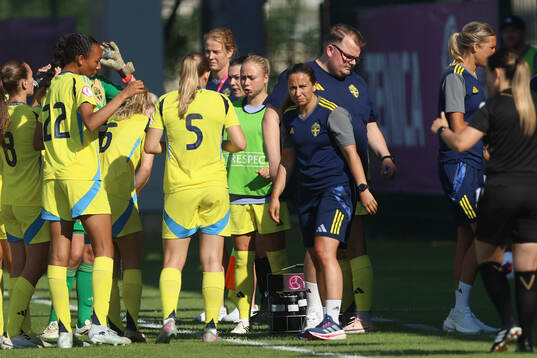 Head coach Briana Campos