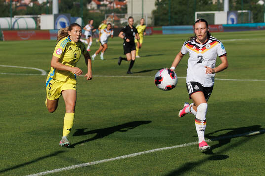 Paula Broddner Klingspor of Sweden and Felicia Strässer of