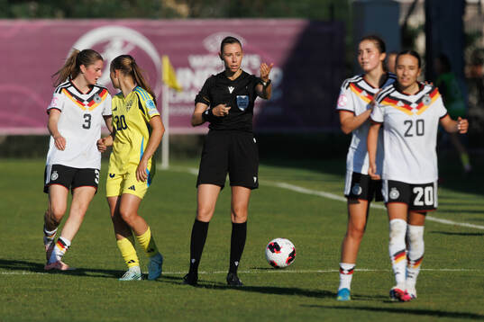 Referee Alexandra Collin