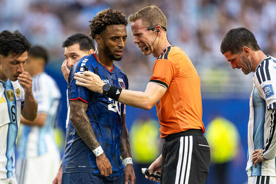 Ryan Mendes of Cabo Verde and Referee Drew Fischer