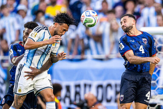 Diney Borges ang Pico Lopes of Cabo Verde against Cristian