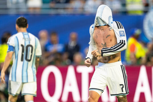 Rodrigo De Paul of Argentina reacts