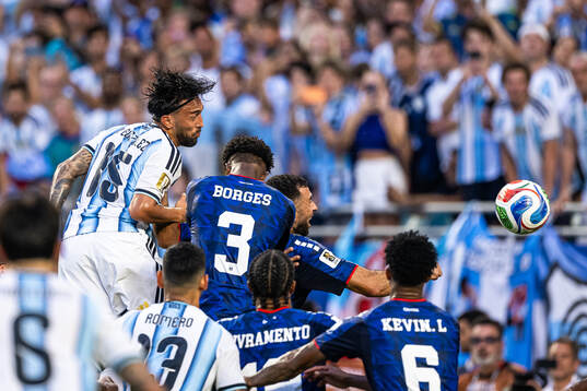 Nico Gonzalez of Argentina and Diney Borges of Cabo Verde