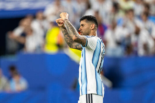 Cristian Romero of Argentina celebrates