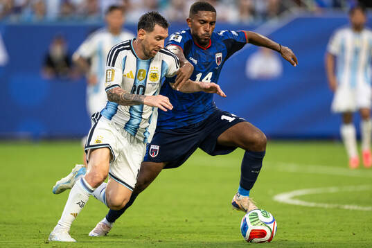 Lionel Messi of Argentina and Deroy Duarte of Cabo Verde