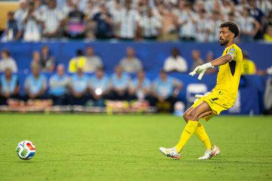 Goalkeeper Vozinha of Cabo Verde