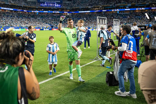 Goalkeeper Emiliano Martinez of Argentina