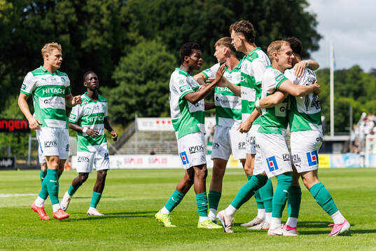 Västerås Mikkel Ladefoged jublar