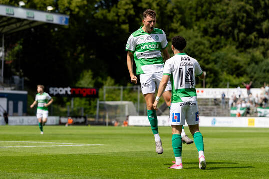 Västerås Mikkel Ladefoged jublar