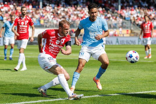 Degerfors Daniel Sundgren och Malmö FFs Adrian Skogmar