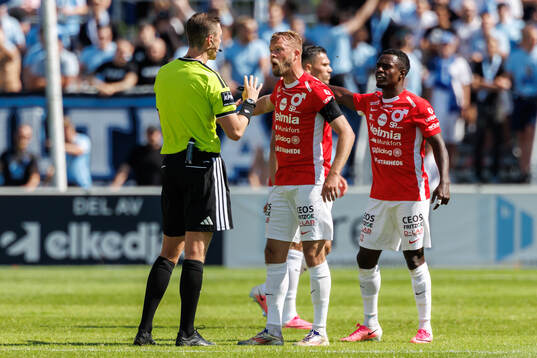 Domare Erik Mattsson, Degerfors Daniel Sundgren  och Nahom