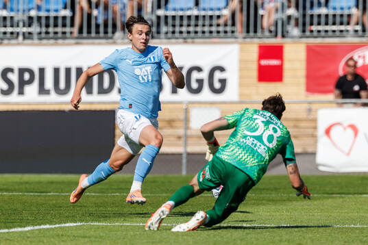 Malmö FFs Oscar Sjöstrand och Degerfors målvakt Matvei