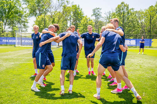 Morten Thorsby, Torbjørn Lysaker Heggem and players of the